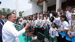 Don’t represent any political party: PM to sportsmen