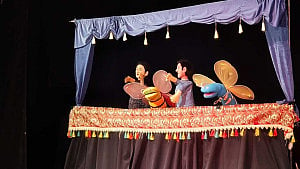 বিশ্ব নাট্য দিবসে শোভাযাত্রা ও প্রীতি সম্মিলনে সরগরম জাতীয় নাট্যশালা