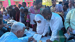 Minister Zahid spends Eid break seeing patients in Dinajpur