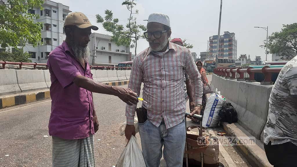 যাতায়াতে ঝক্কি পোহাতে হলেও ঈদে গ্রামে যাওয়ার পক্ষে জলিল