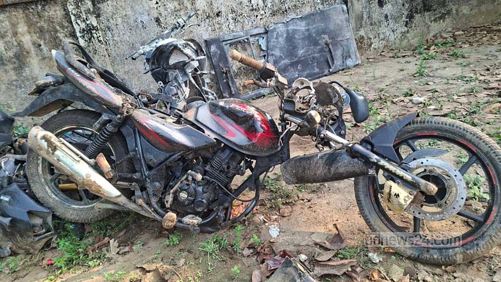 2 die as bus rams bike on Ctg-Cox’s Bazar highway