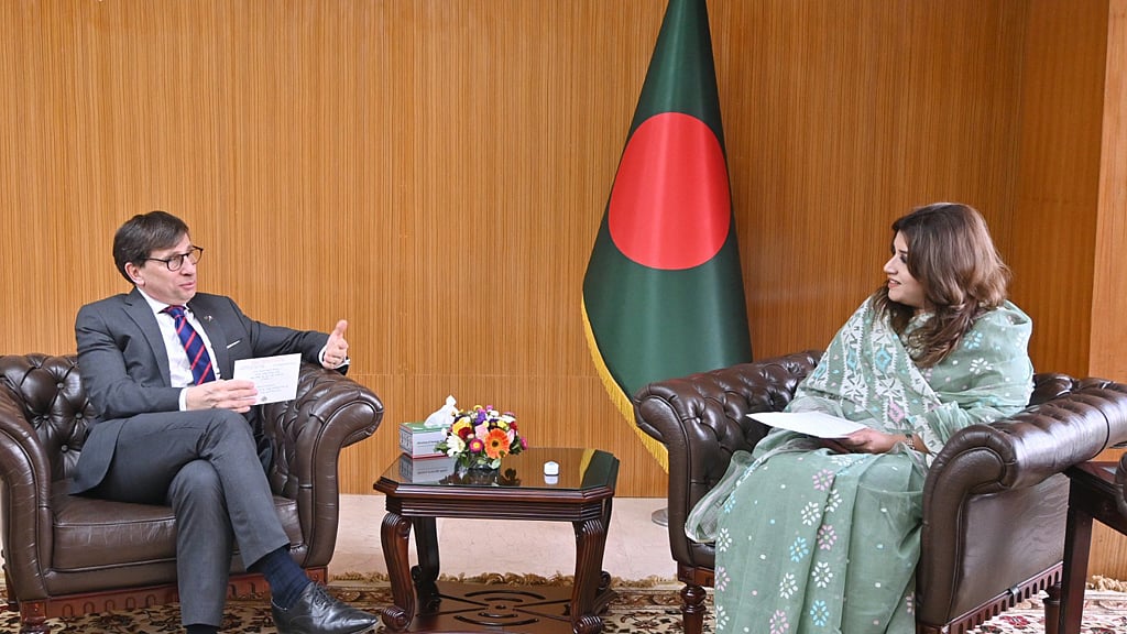 ফ্রান্সের রাষ্ট্রদূত জ্যঁ-মার্ক সেরে-শার্লে সোমবার পররাষ্ট্র মন্ত্রণালয়ে প্রতিমন্ত্রী শামা ওবায়েদ ইসলামের সঙ্গে সৌজন্য সাক্ষাৎ করেন। 