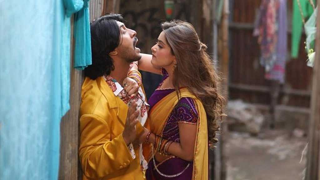 ‘গোলাপী’ নাটকের দৃশ্য। ছবি: নির্মাতার সৌজন্যে। 