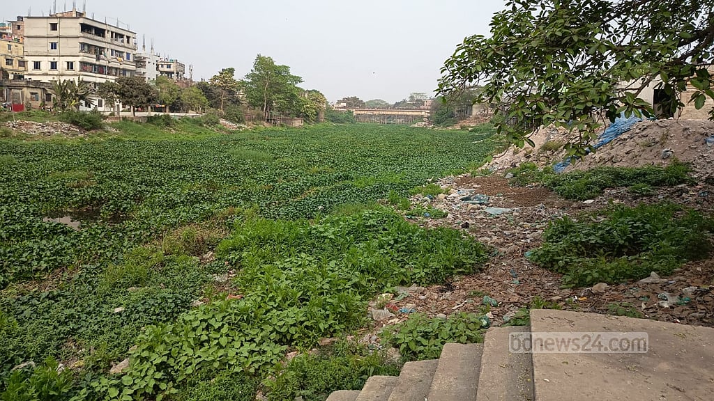 কেরাণীগঞ্জ উপজেলার আটিবাজার জয়নগর সরকারি প্রাথমিক বিদ্যালয় এলাকায় বয়ে যাওয়া জয়নগর খাল। এই খাল পুনঃখননে এসেছিলেন জিয়াউর রহমান। 