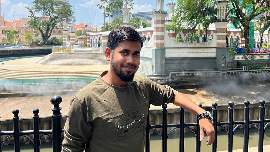 কুমিল্লার মুরাদনগর হিরাপুর গ্রামের মোহাম্মদ আতিক।