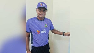 কোচ আশিকের হাতে ফুটে ওঠে প্রেরণার অক্ষর
