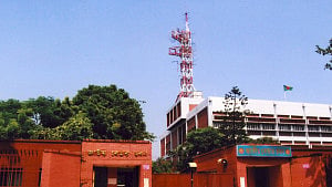Bangladesh Betar tightens dress code for news anchors