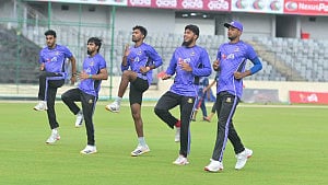 বৃষ্টির শঙ্কা নিয়ে সিরিজ জয়ের লড়াই