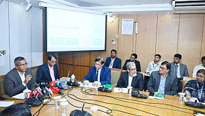 ব্যাংক খাত থেকে ‘চুরি হওয়া’ পুরো টাকাই পাচার হয়ে গেছে: গভর্নর