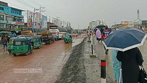 নির্মাণকাজ বন্ধ, ঈদযাত্রায় ‘কমেছে’ বিশ্বরোড-আশুগঞ্জের যানজট