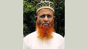 ‘দুই বাসের প্রতিযোগিতা’, প্রাণ গেল হাসপাতালের দারোয়ানের