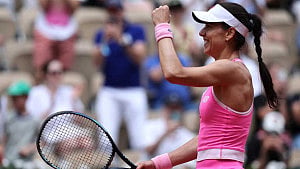 Cirstea turns back time in Paris