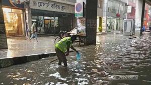রাজধানীতে তিন ঘণ্টায় ২৩ মিলিমিটার বৃষ্টি, জলাবদ্ধতা