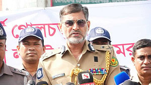 সড়কে ৬ মাসের মধ্যে পুরোপুরি ‘স্বয়ংক্রিয় মামলায়’ যাবে ডিএমপি: কমিশনার