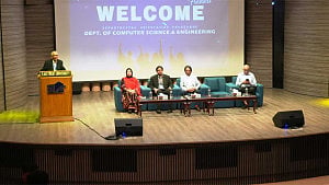 নবীনদের বরণ করল ইস্ট ওয়েস্ট ইউনিভার্সিটি