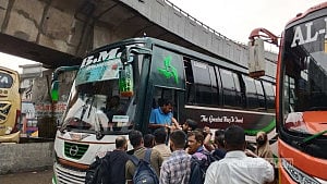 'খালি ফেরার' সেই যুক্তিতে বাড়তি ভাড়া বাসে