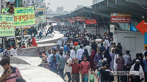 ঈদের দ্বিতীয় দিন ঘরমুখো মানুষের ভিড়