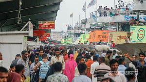 Crowds head home on Eid Day 2