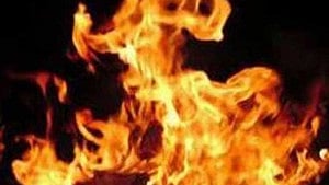 সন্তানদের বাঁচিয়ে পুড়ে মরলেন দম্পতি