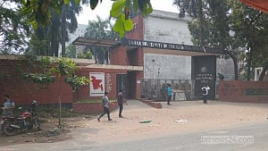 ডুয়েট ছেড়েছেন শিক্ষার্থীরা, ভিসির সঙ্গে আন্দোলনকারীদের বৈঠক