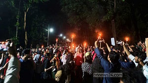 জাবি শিক্ষার্থীকে ‘ধর্ষণচেষ্টা’: রাতভর উত্তাল ক্যাম্পাস, ছয় দফা দাবি