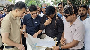 কুড়িগ্রামে প্রস্তাবিত ধরলা সেতুর স্থান পরিদর্শন করল চীনা দল