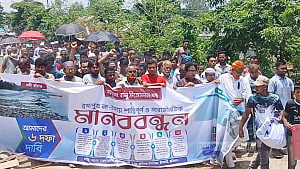 কুড়িগ্রামে অবৈধ বালু ব্যবসায়ীদের টোল ঘর গুঁড়িয়ে দিল জনতা