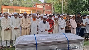 মাদারীপুরে দাদা-দাদির কবরের পাশে সমাহিত বৃষ্টি