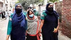 ক্ষোভ থেকে মা, বাবা, বোনকে হত্যার ভয়ঙ্কর বিবরণ অভিযোগপত্রে