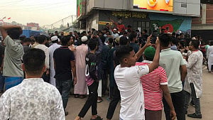 রামিসা হত্যার দ্রুত বিচার দাবিতে মিরপুরে সড়ক আটকে বিক্ষোভ