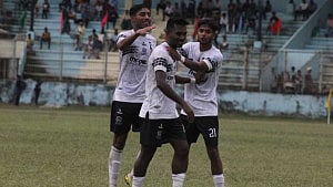 জুয়েলের জোড়া গোলে ফাইনালের আশা বাঁচিয়ে রাখল মোহামেডান