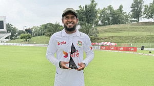 বয়স ৩৯ পেরিয়ে টেস্টে প্রথমবার সিরিজ-সেরা মুশফিক