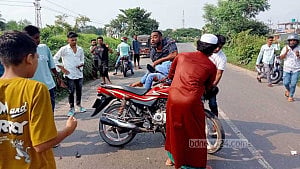 ঈদের দিন ঘুরতে বেরিয়ে নড়াইলের সড়কে প্রাণ গেল তরুণের
