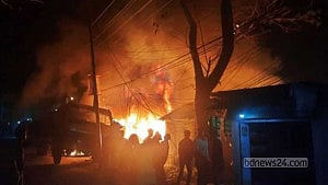 3 shops gutted in Narail fire