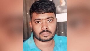 নড়াইলে ছেলেকে মারধরের প্রতিবাদ করতে যাওয়া ট্রাক চালককে কুপিয়ে জখম