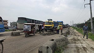 ঈদযাত্রায় নারায়ণগঞ্জের ৩ মহাসড়কে ভোগান্তির শঙ্কা