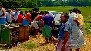 নরসিংদীতে প্রাইভেট কার-ইজিবাইকের সংঘর্ষে দুজন নিহত