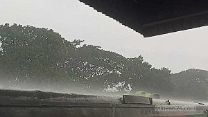 নরসিংদীতে বজ্রপাতে ট্রেনের ছাদে থাকা যাত্রীর মৃত্যু