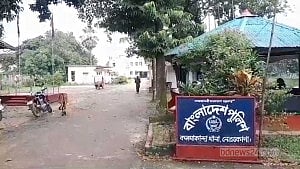 নেত্রকোণায় ট্রাক চাপায় অটোরিকশা যাত্রী নিহত, আহত ৩