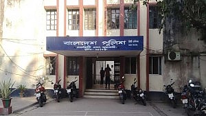 বাবার মৃত্যুসংবাদে ঝালকাঠি ফেরার পথে দুর্ঘটনা, হাসপাতালে মৃত্যু মেয়ের