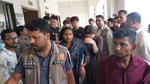 অনলাইন জুয়া: ৬ চীনা নাগরিকসহ ৮ জন রিমান্ডে