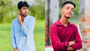 পটুয়াখালীতে ঈদ আনন্দে ঘুরতে বেড়িয়ে সড়কে ঝরল ২ শিক্ষার্থীর প্রাণ
