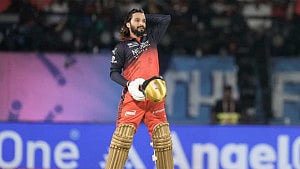 আইপিএল প্লেঅফ মানেই বিধ্বংসী পাতিদার