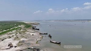পদ্মা ব্যারেজ প্রকল্প কি কেবল সুফলই আনবে?
