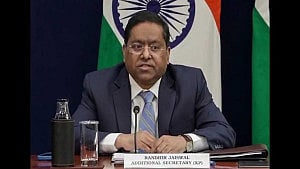 সীমান্ত নিরাপত্তা আমাদের অগ্রাধিকার: কাঁটাতারের বেড়া প্রসঙ্গে ভারত