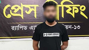দিনাজপুরে বিয়ের আশ্বাসে ছাত্রীকে ‘ধর্ষণ’, কোচিং সেন্টারের শিক্ষক গ্রেপ্তার