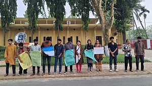 রামিসা হত্যার বিচার দাবিতে রাজশাহী বিশ্ববিদ্যালয়ে মানববন্ধন