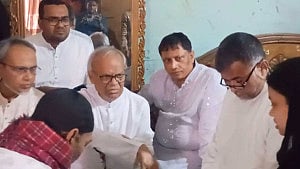 ঈদের দিন রামিসাদের বাসায় গিয়ে পরিবারের খোঁজ নিলেন রিজভী