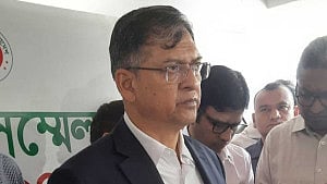 সড়ক ও রেললাইনের আশপাশে পশুর হাট নয়: স্বরাষ্ট্রমন্ত্রী