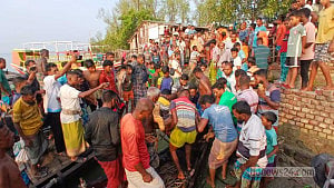 ঝোপের আড়াল থেকে ঝাঁপিয়ে পড়ল বাঘ, আহত মৌয়াল হাসপাতালে